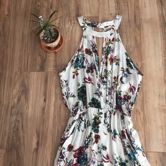 Floral romper. - Picture 3 of 5